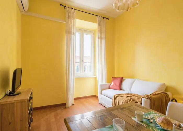 The Rent - Colourful Two-bedroom Near Termini Station Appartement Rome