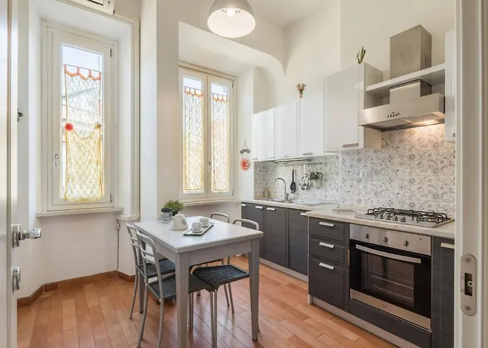 The Rent - Colourful Two-bedroom Near Termini Station